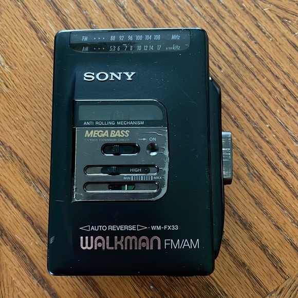 Vintage Sony Walkman WM FX33 Am/FM radio cassette player - Picture 1 of 8